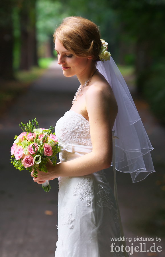Braut im Stadtpark Neuss